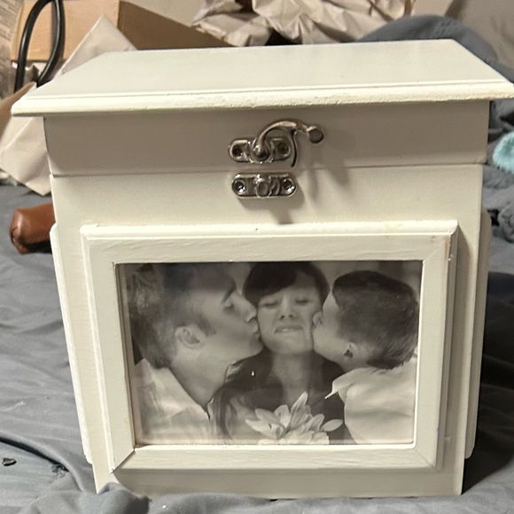 Picture box - Picture 1 of 5